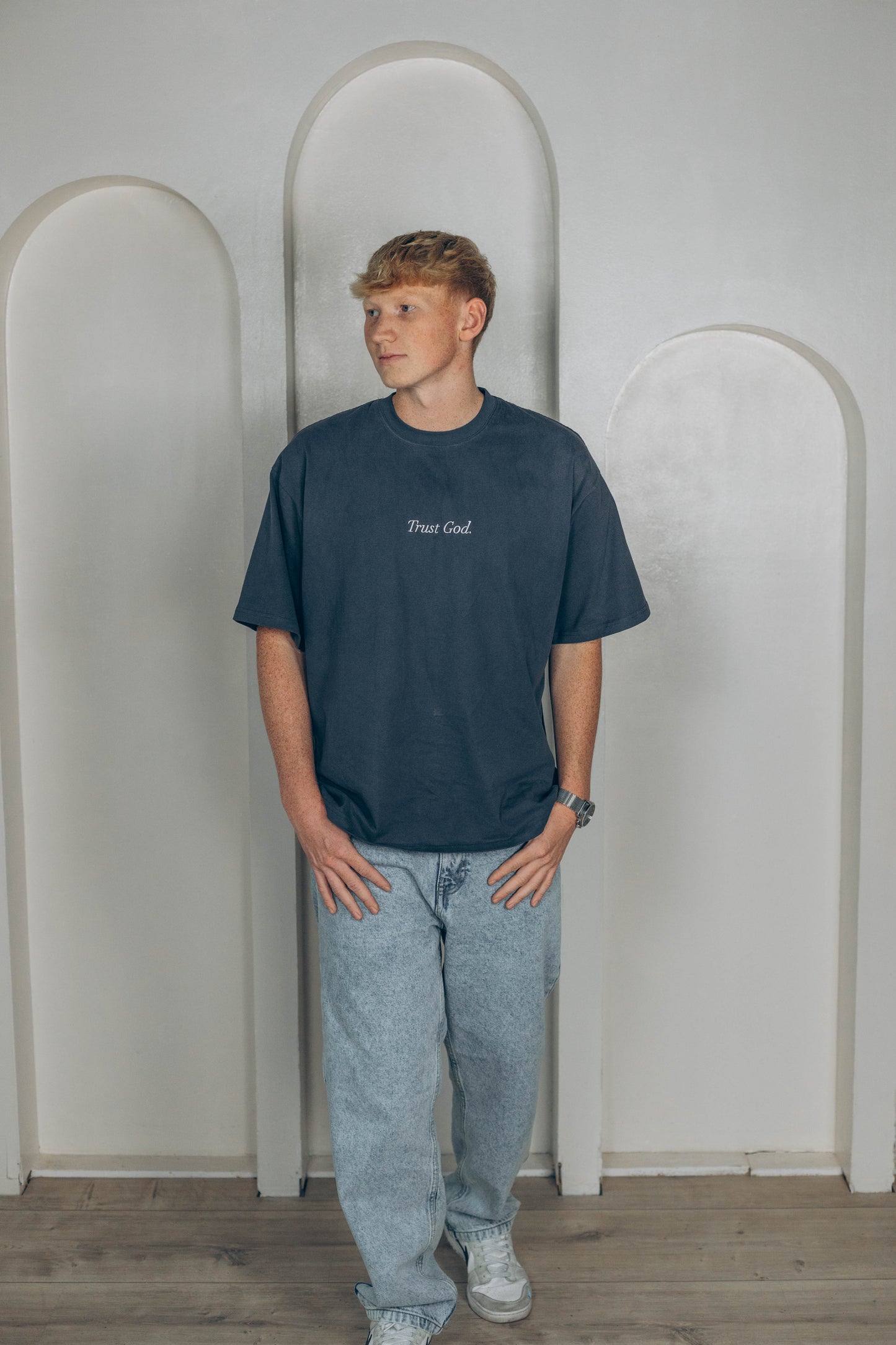 DUNKELBLAU OVERSIZED TRUST GOD SHIRT