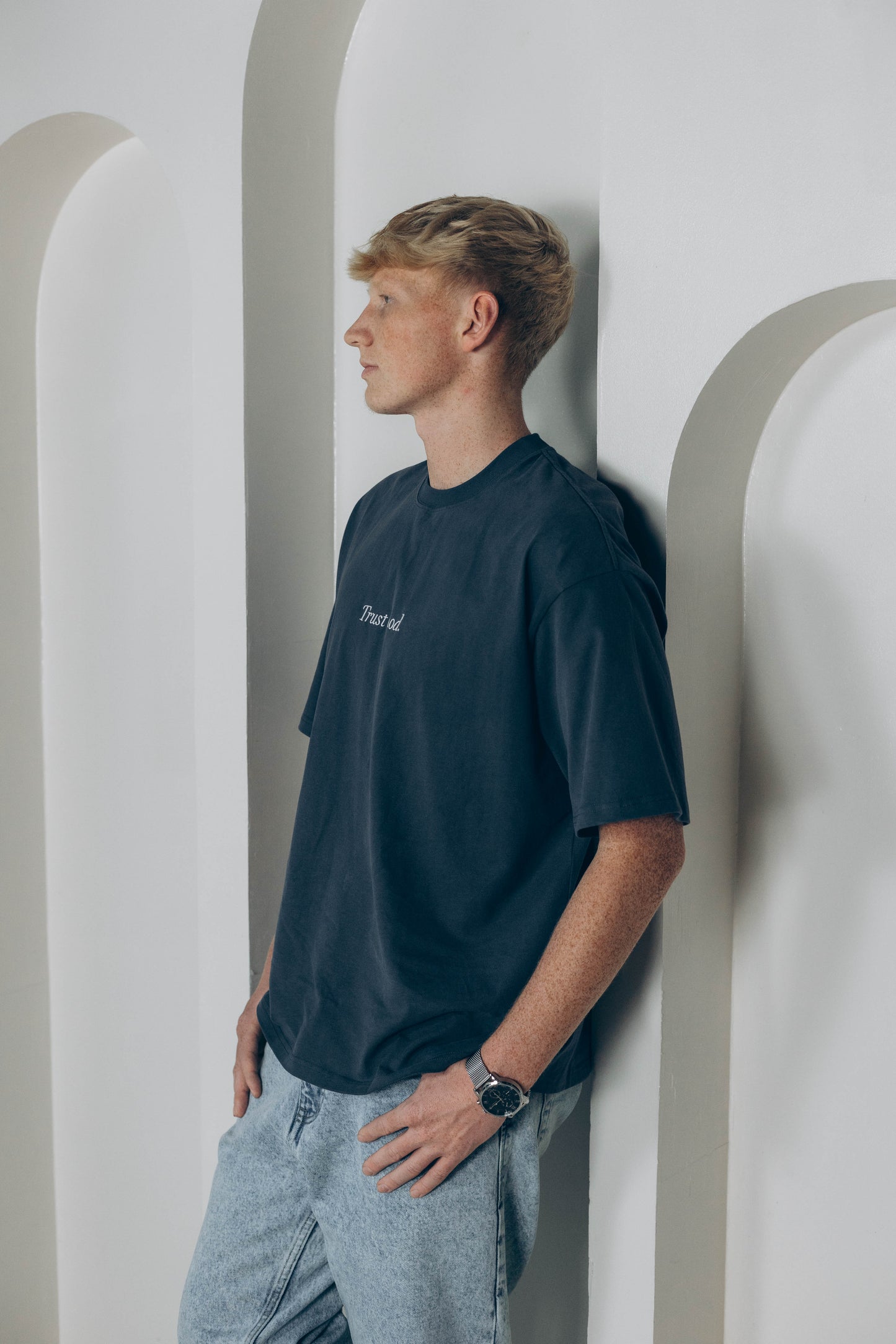 DUNKELBLAU OVERSIZED TRUST GOD SHIRT