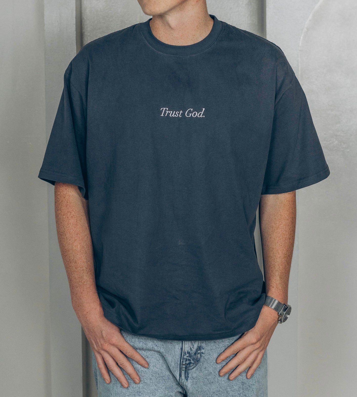 DUNKELBLAU OVERSIZED TRUST GOD SHIRT